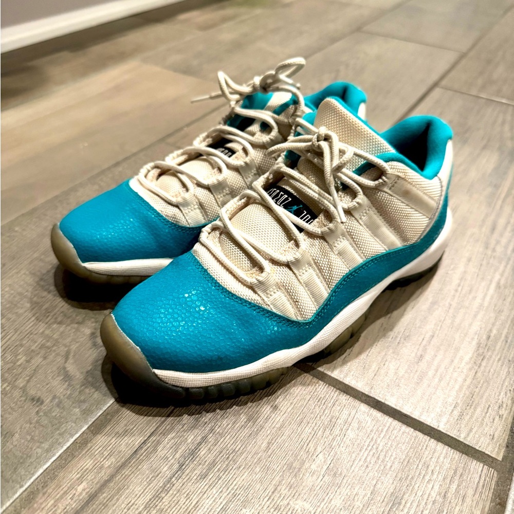 Jordan 11 Aqua Safari size 5.5